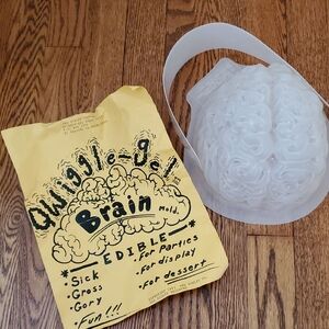 Vintage 1990s "Wiggle-Gel" Brain Mold for Parties